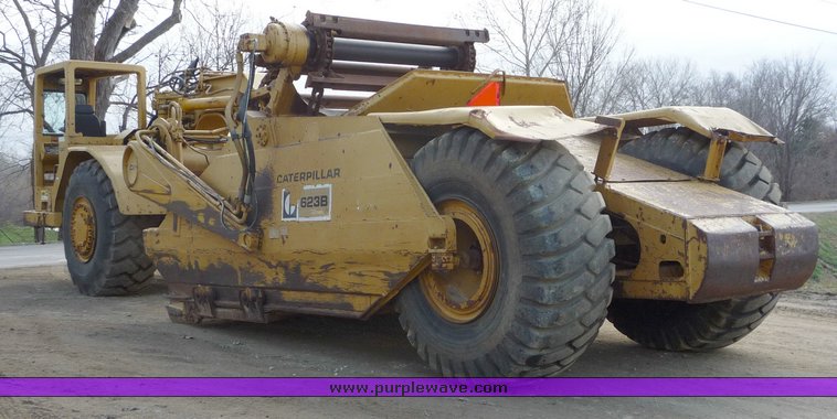 image for item 5300 1979 Caterpillar 623B paddle scraper