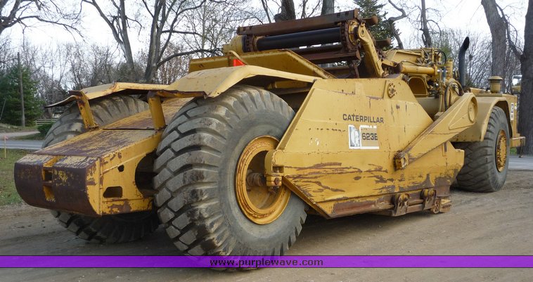 image for item 5300 1979 Caterpillar 623B paddle scraper