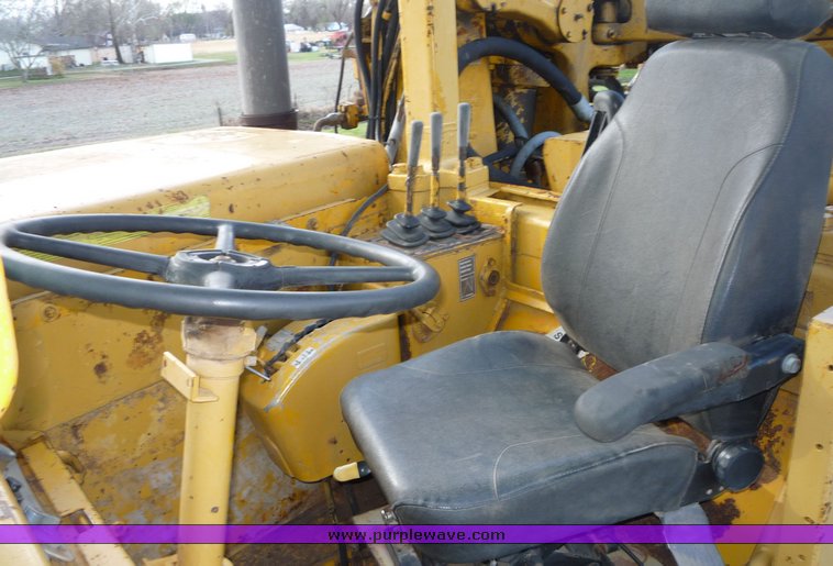 image for item 5300 1979 Caterpillar 623B paddle scraper