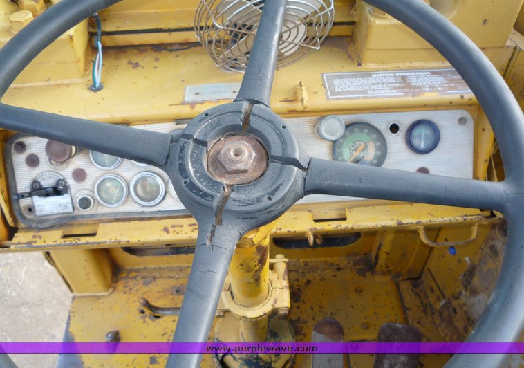 image for item 5300 1979 Caterpillar 623B paddle scraper