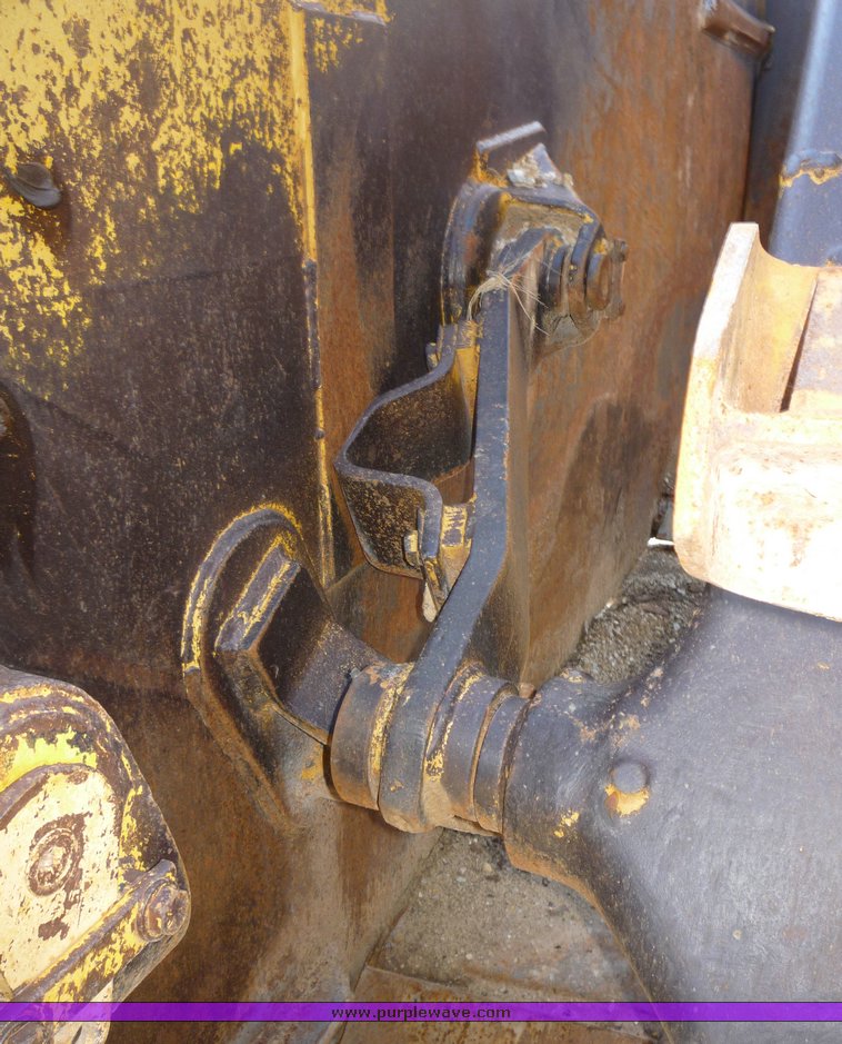 image for item 5300 1979 Caterpillar 623B paddle scraper