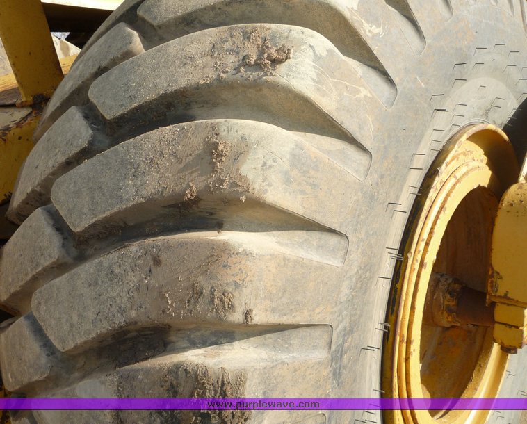 image for item 5300 1979 Caterpillar 623B paddle scraper