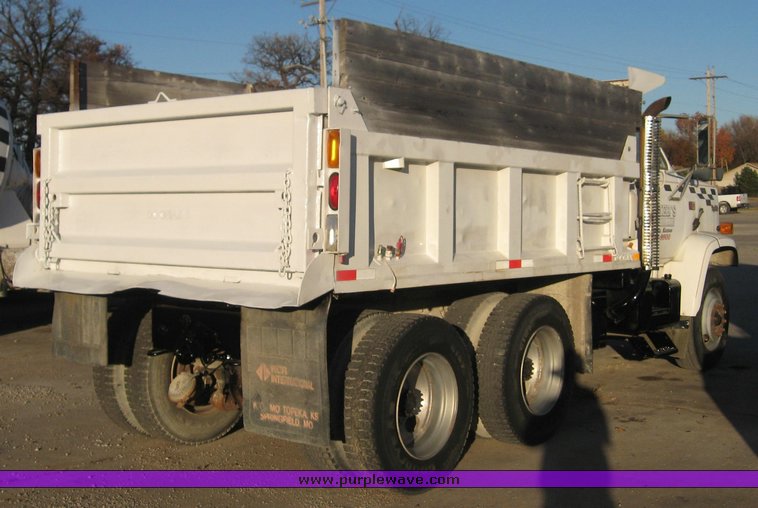image for item 6419 1988 GMC Topkick ME6500 C7D064 tandem axle truck with 12' Doonan dump bed