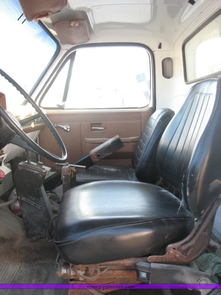 image for item 6419 1988 GMC Topkick ME6500 C7D064 tandem axle truck with 12' Doonan dump bed