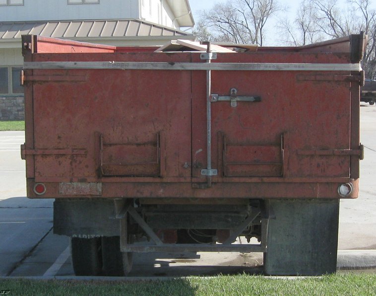 1972 International Loadstar 1600 two ton scissor bed truck in Topeka