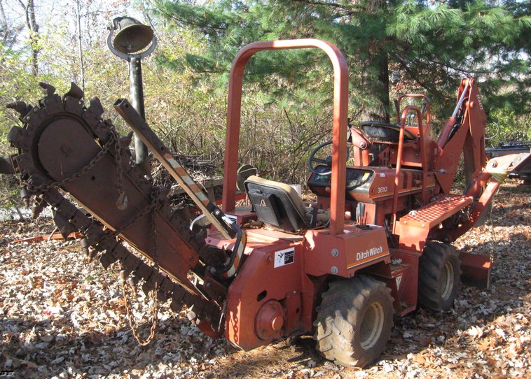 image for item 6612 1997 Ditch Witch 3610 wheeled trencher
