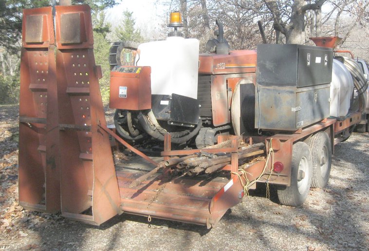 image for item 6613 1997 Ditch Witch JT-920 directional drill with trailer