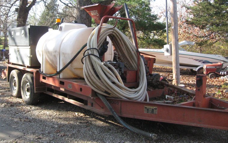 image for item 6613 1997 Ditch Witch JT-920 directional drill with trailer