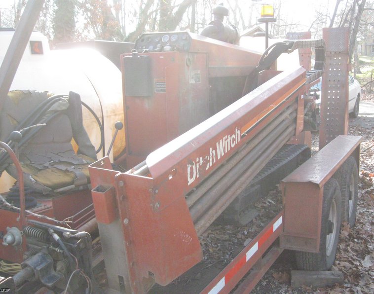 image for item 6613 1997 Ditch Witch JT-920 directional drill with trailer