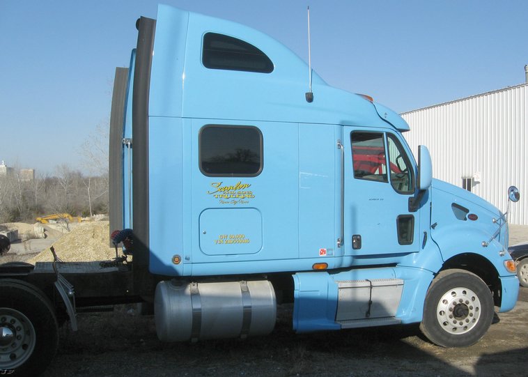 image for item 6617 2001 Peterbilt 387 semi truck