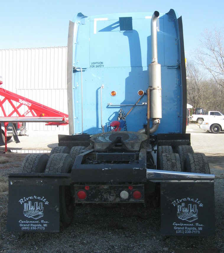 image for item 6617 2001 Peterbilt 387 semi truck