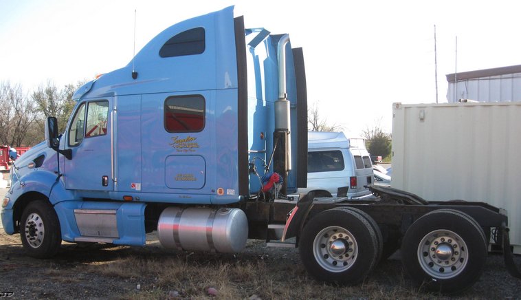 image for item 6617 2001 Peterbilt 387 semi truck