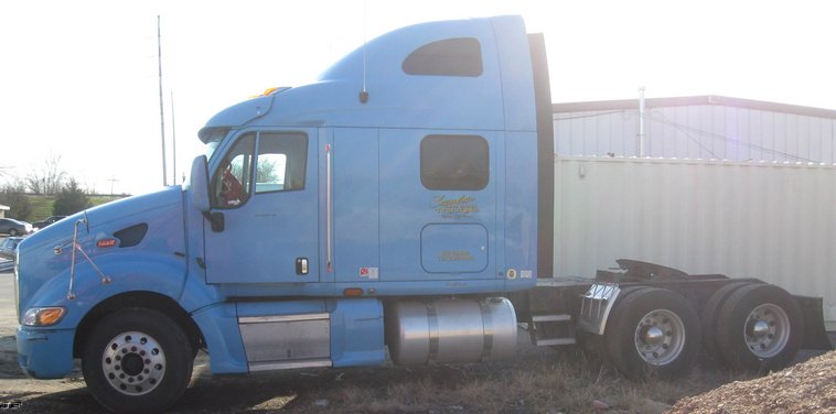 image for item 6617 2001 Peterbilt 387 semi truck