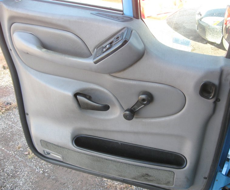 image for item 6617 2001 Peterbilt 387 semi truck