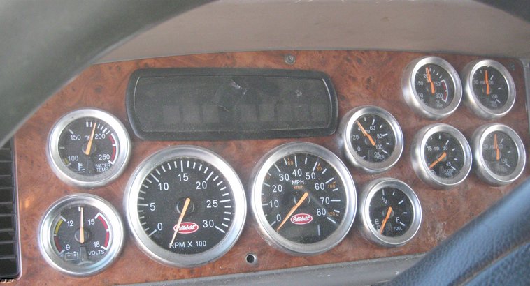 image for item 6617 2001 Peterbilt 387 semi truck