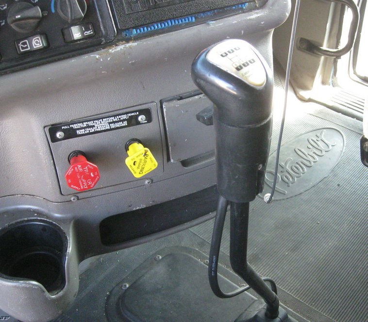 image for item 6617 2001 Peterbilt 387 semi truck