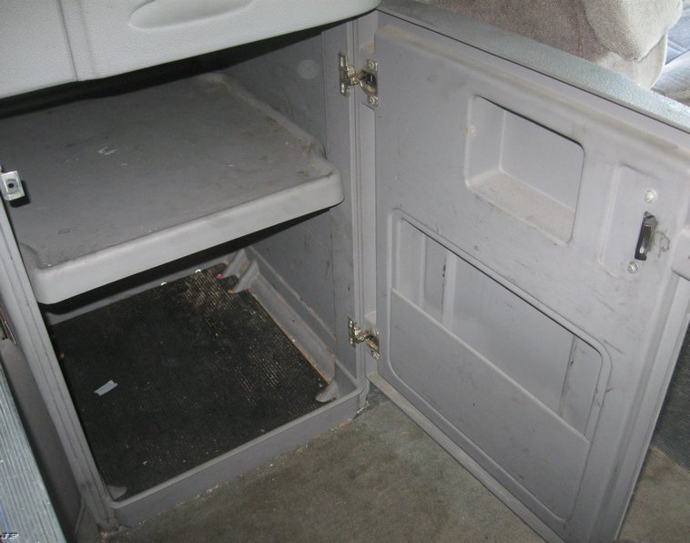 image for item 6617 2001 Peterbilt 387 semi truck