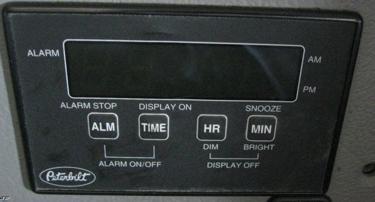 image for item 6617 2001 Peterbilt 387 semi truck