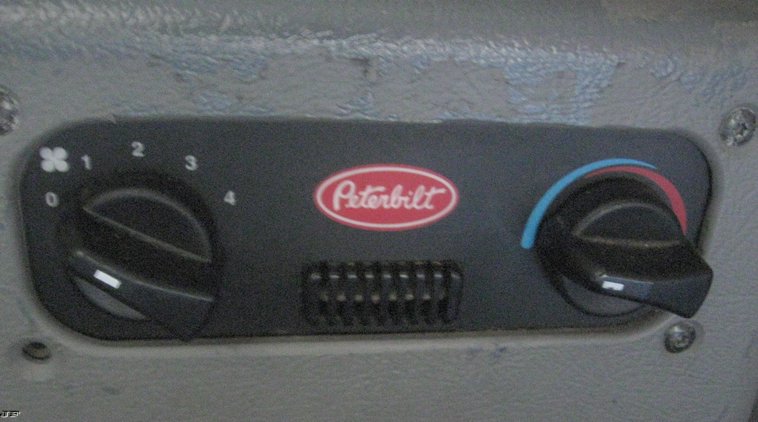 image for item 6617 2001 Peterbilt 387 semi truck