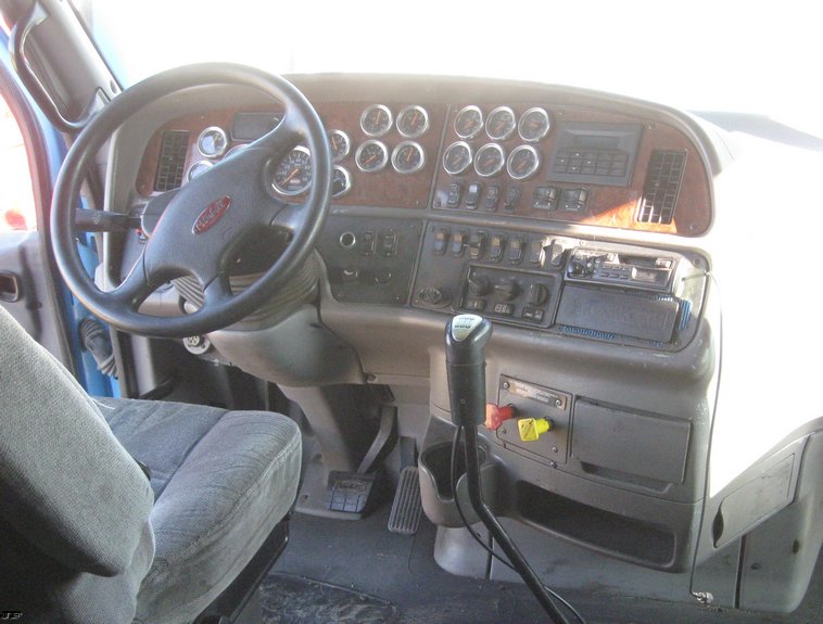 image for item 6617 2001 Peterbilt 387 semi truck