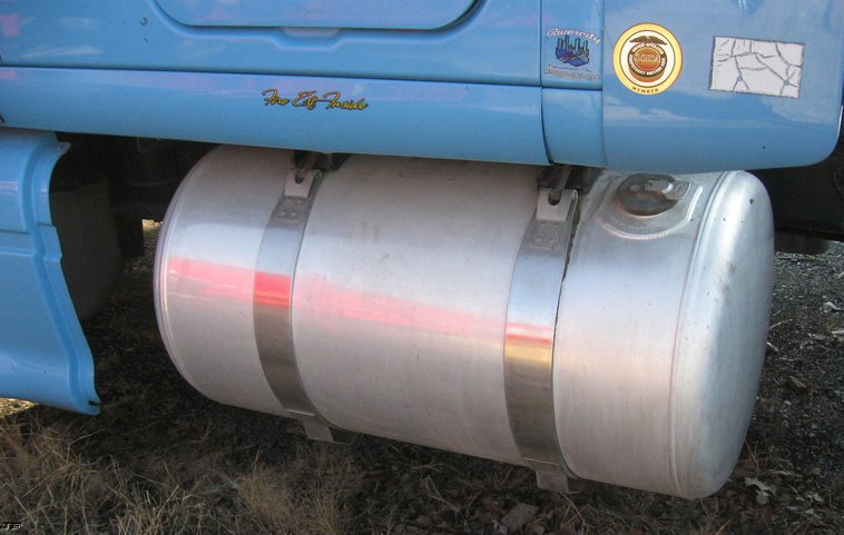 image for item 6617 2001 Peterbilt 387 semi truck