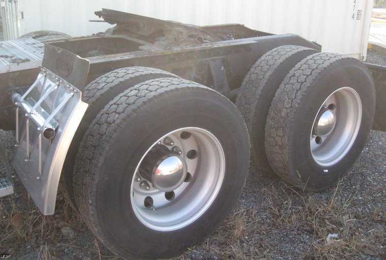 image for item 6617 2001 Peterbilt 387 semi truck