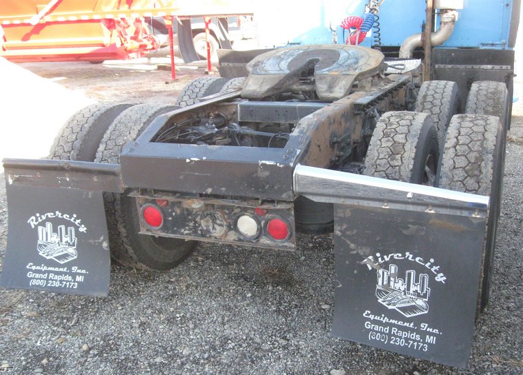 image for item 6617 2001 Peterbilt 387 semi truck