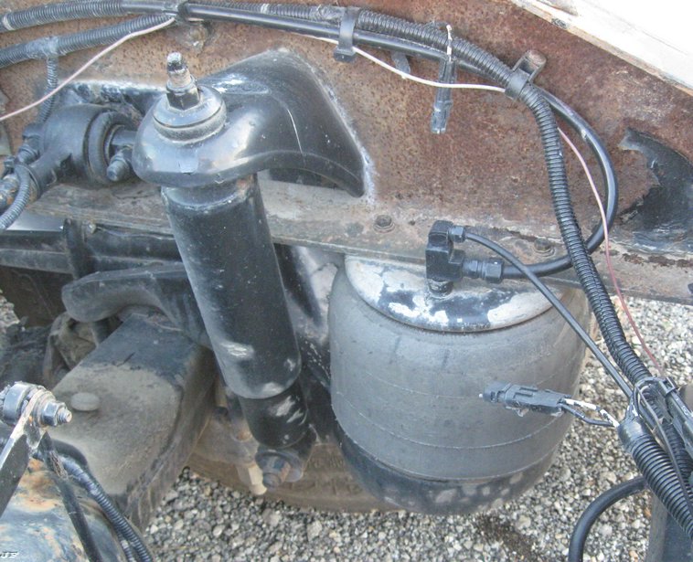 image for item 6617 2001 Peterbilt 387 semi truck