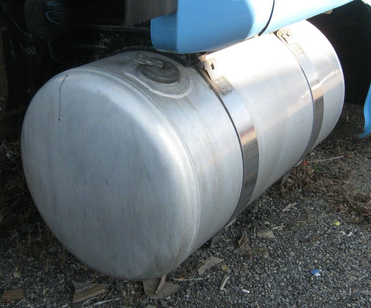 image for item 6617 2001 Peterbilt 387 semi truck