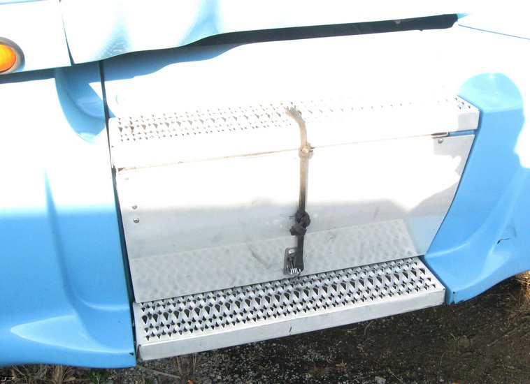 image for item 6617 2001 Peterbilt 387 semi truck