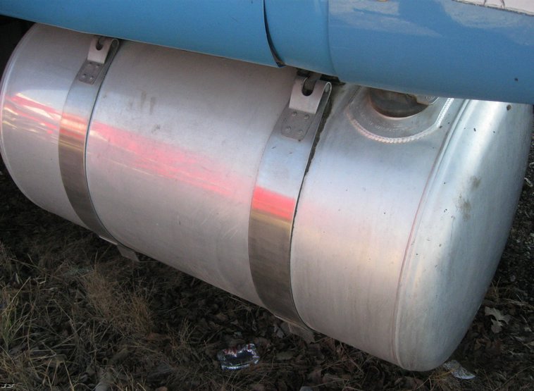 image for item 6617 2001 Peterbilt 387 semi truck