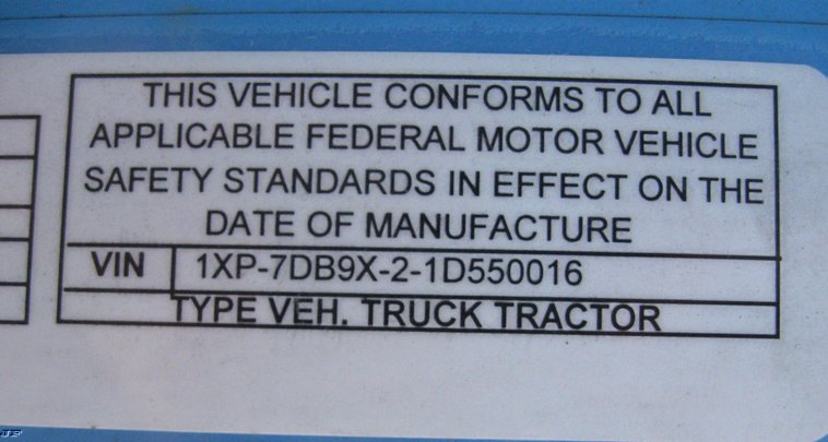 image for item 6617 2001 Peterbilt 387 semi truck
