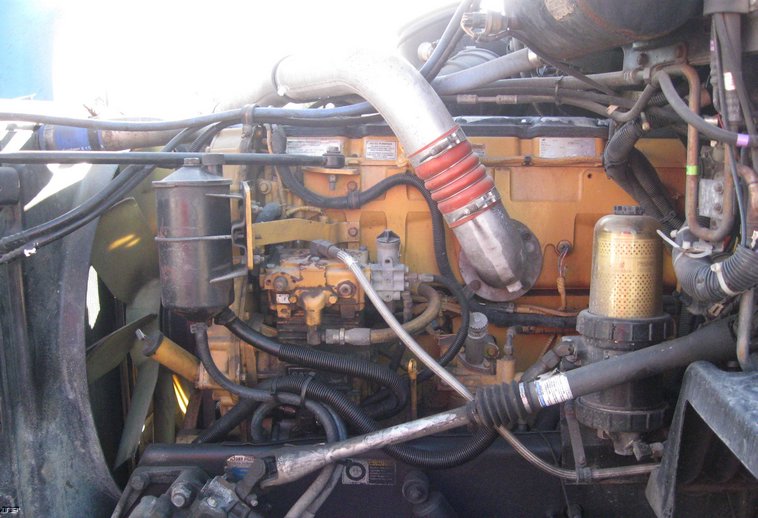 image for item 6617 2001 Peterbilt 387 semi truck