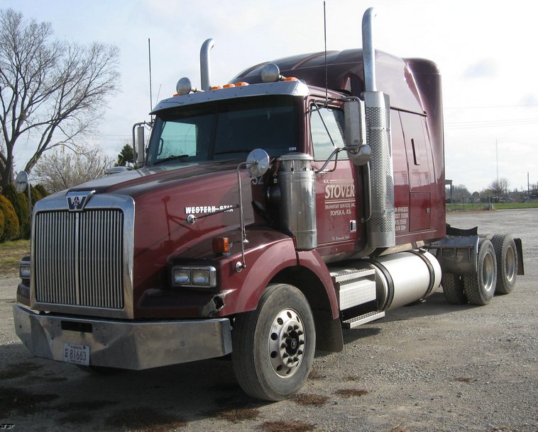 image for item 6658 2006 Western Star semi truck