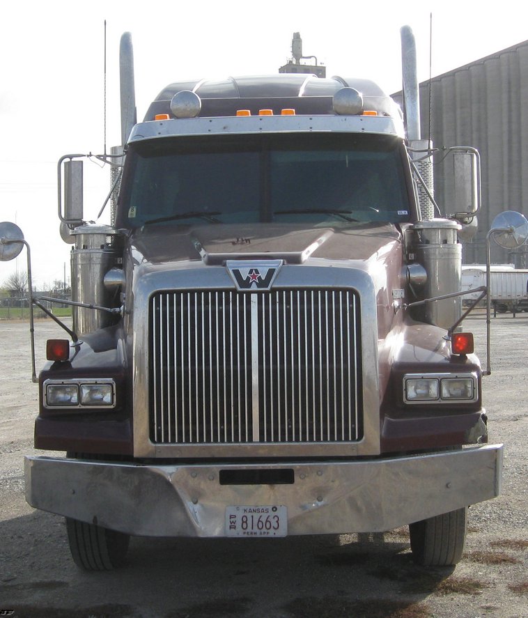 image for item 6658 2006 Western Star semi truck