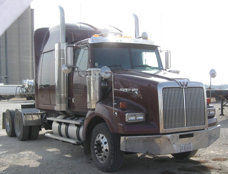 image for item 6658 2006 Western Star semi truck