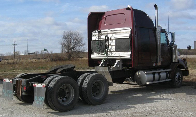 image for item 6658 2006 Western Star semi truck