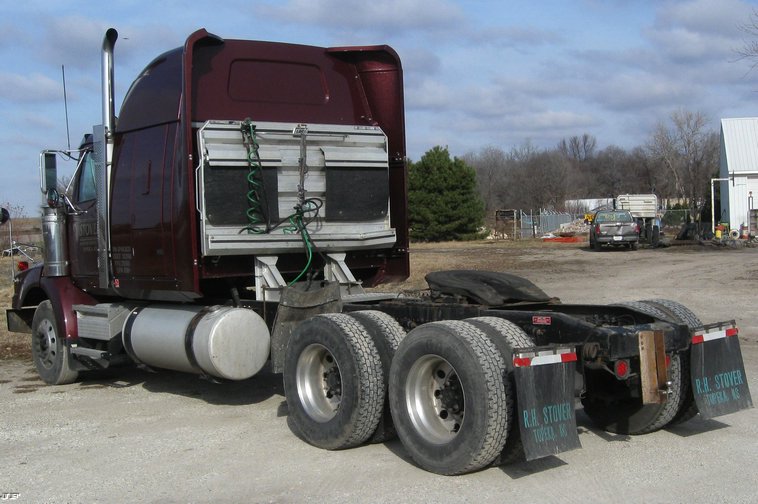 image for item 6658 2006 Western Star semi truck