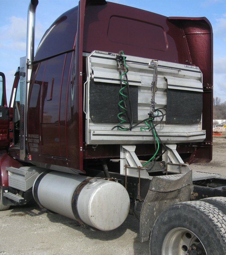 image for item 6658 2006 Western Star semi truck