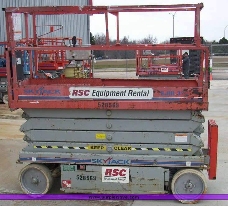 image for item 5007 2004 Skyjack SJ III 3226 scissor lift