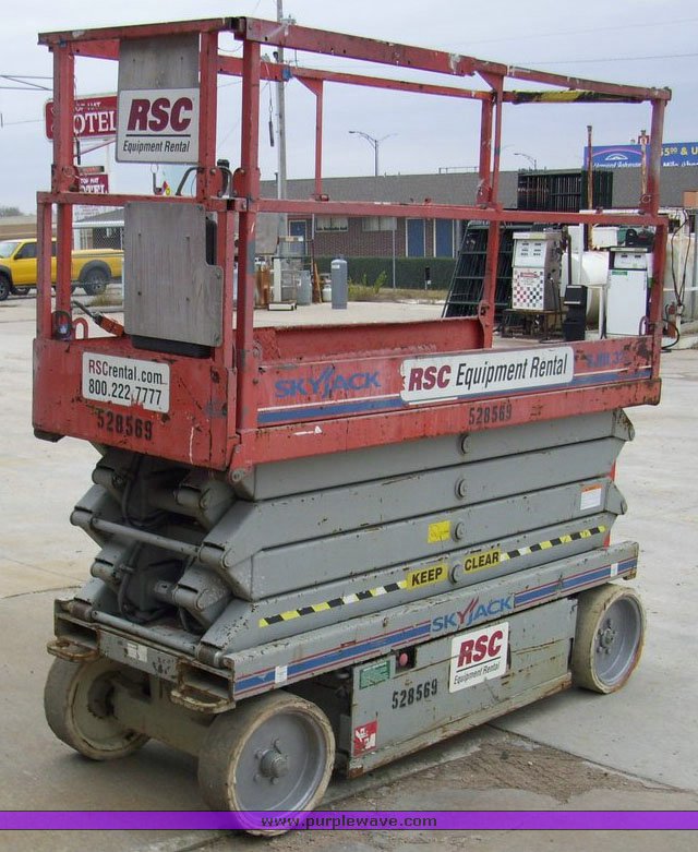 image for item 5007 2004 Skyjack SJ III 3226 scissor lift