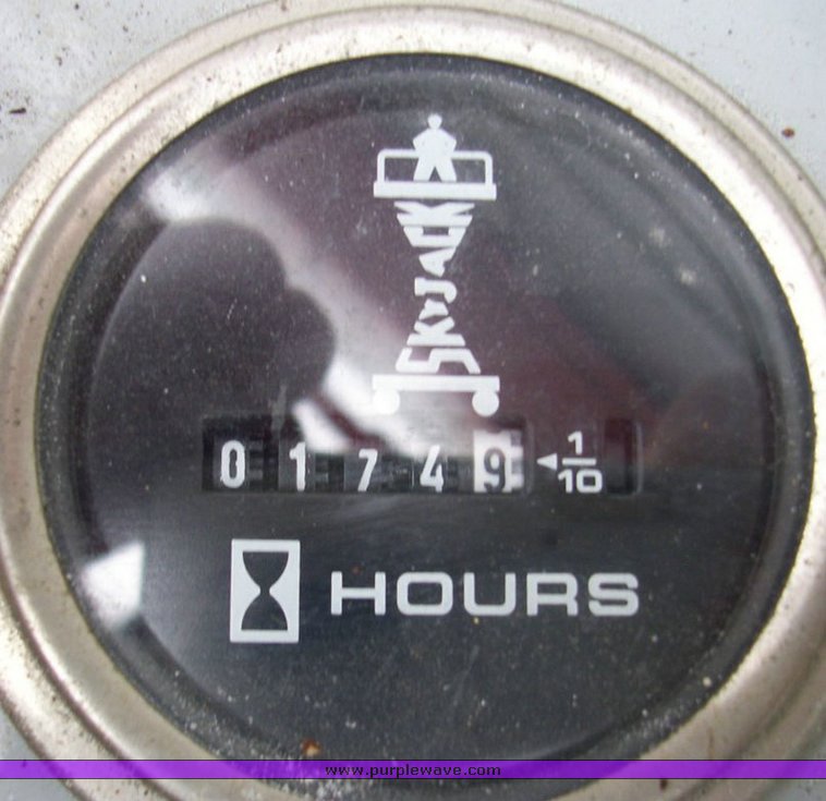 image for item 5007 2004 Skyjack SJ III 3226 scissor lift