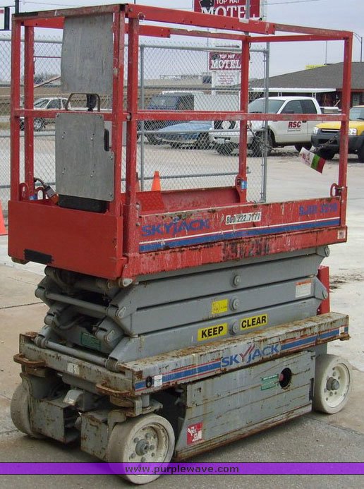 image for item 5008 2005 Skyjack SJ III 3219 scissor lift