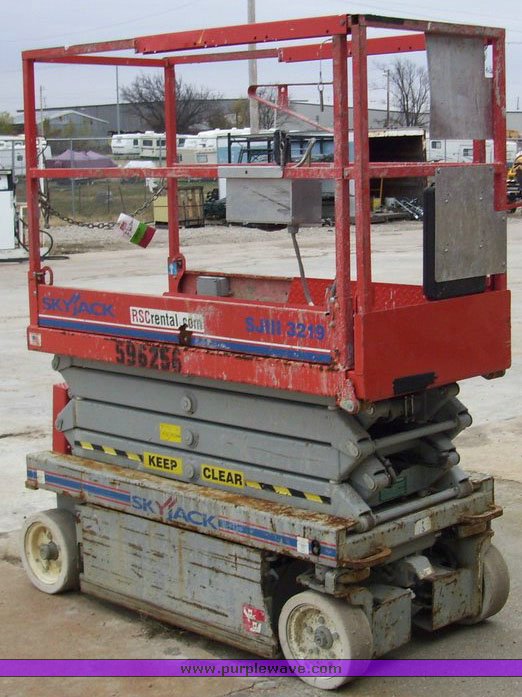 image for item 5008 2005 Skyjack SJ III 3219 scissor lift