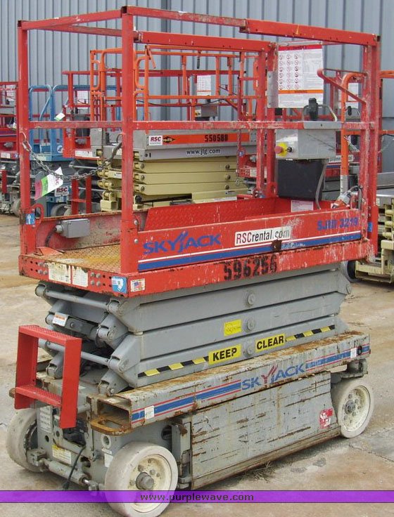 image for item 5008 2005 Skyjack SJ III 3219 scissor lift