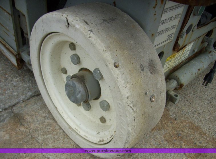 image for item 5008 2005 Skyjack SJ III 3219 scissor lift