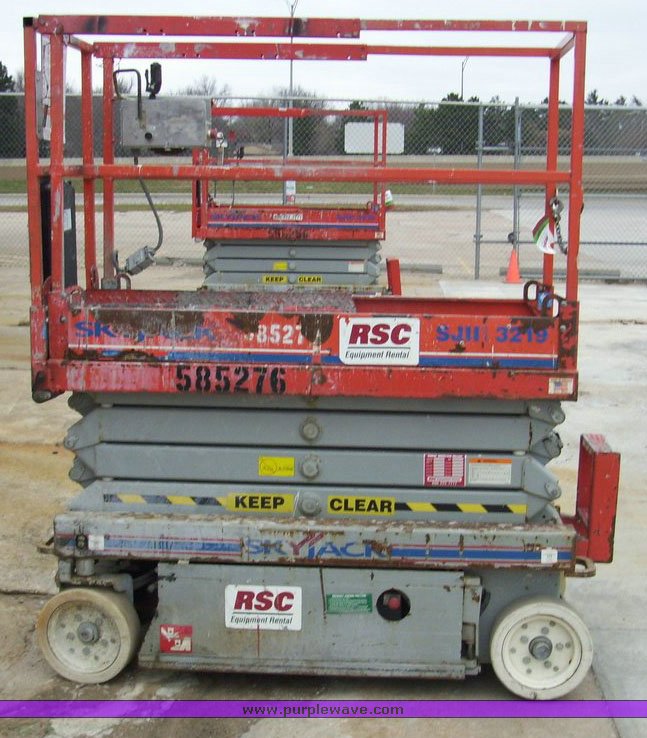 image for item 5009 2005 Skyjack SJ III 3219 scissor lift