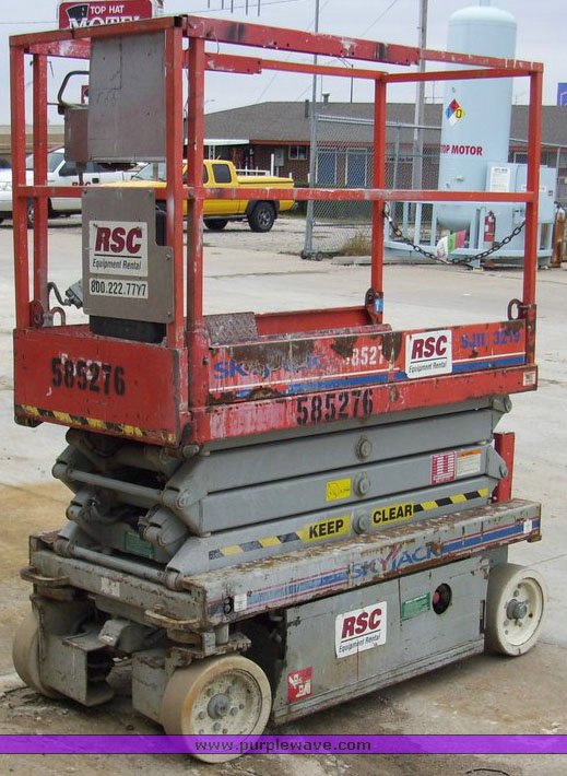 image for item 5009 2005 Skyjack SJ III 3219 scissor lift