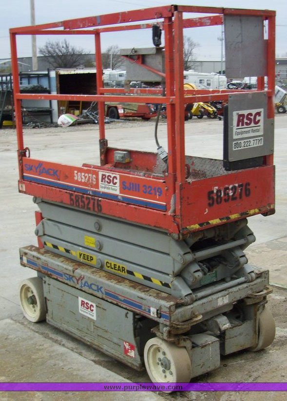 image for item 5009 2005 Skyjack SJ III 3219 scissor lift