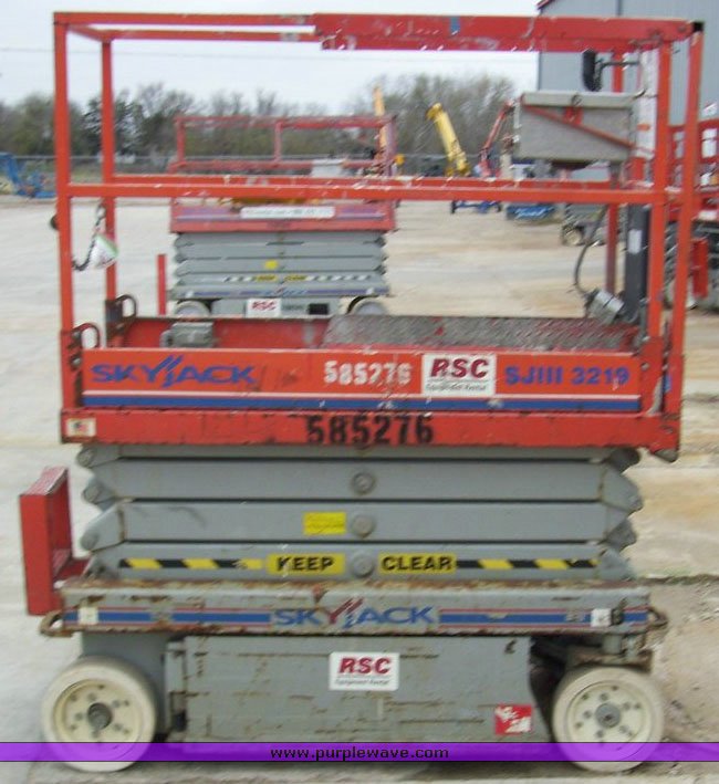image for item 5009 2005 Skyjack SJ III 3219 scissor lift